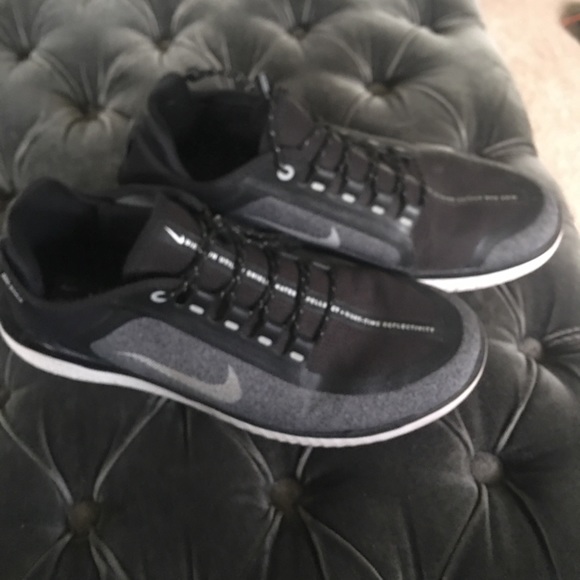 nike free run shield